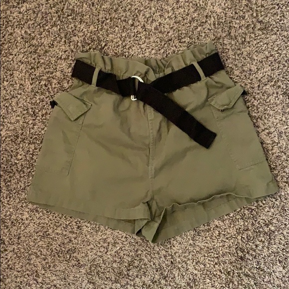 Olive green shorts (belt is removable) - Picture 2 of 4
